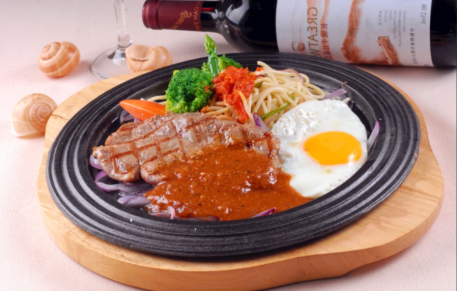 招牌铁板牛排——让舌尖体验极致鲜嫩(图2)