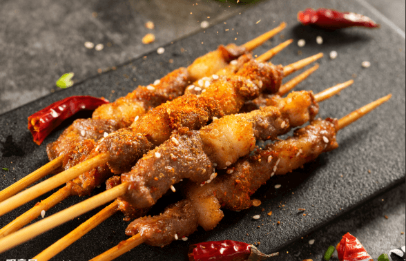 夜宵的完美选择：夕阳夜排档的招牌烧烤推荐(图1)